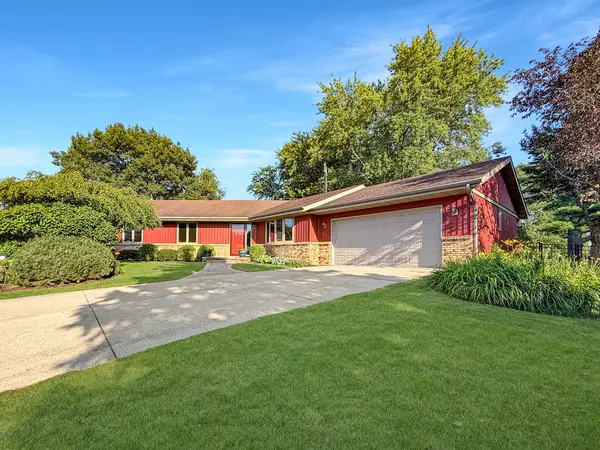 829 Sutton PL, Freeport, IL 61032