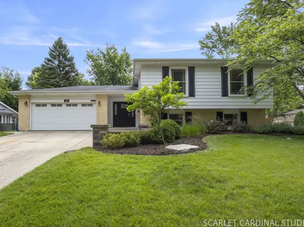 1881 Cambridge LN, Wheaton, IL 60189
