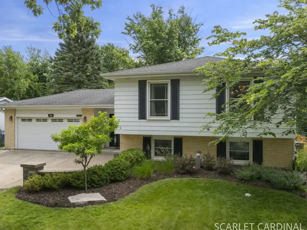 1881 Cambridge LN, Wheaton, IL 60189