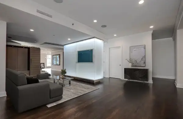 270 E Pearson ST #701-801, Chicago, IL 60611