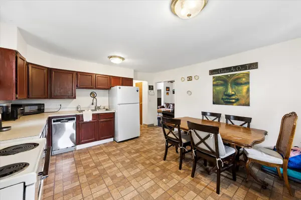 430 N La Grange RD, La Grange Park, IL 60526