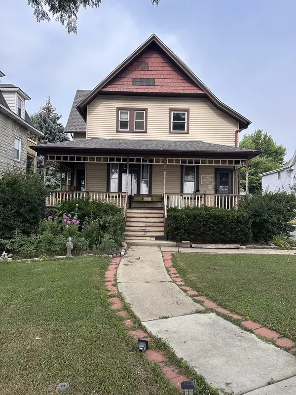 430 N La Grange RD, La Grange Park, IL 60526