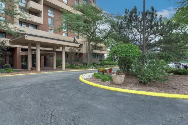 465 W Dominion DR #204, Wood Dale, IL 60191