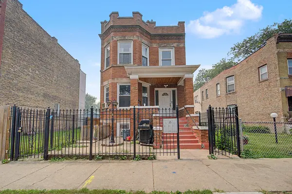 852 N Springfield AVE, Chicago, IL 60651