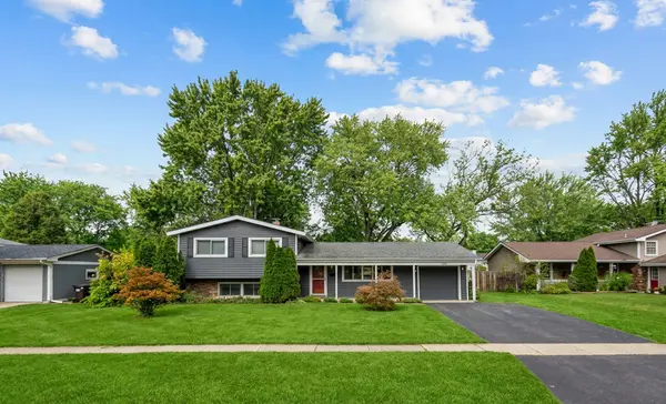 118 Dartmoor DR, Crystal Lake, IL 60014