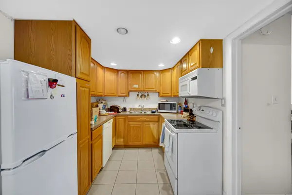 940 Holbrook RD #6A, Homewood, IL 60430
