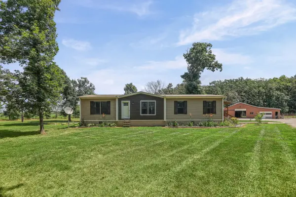 21824 Southwoods LN, Pocahontas, IL 62275