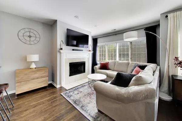 3250 N Damen AVE #2, Chicago, IL 60618