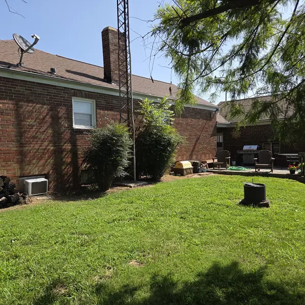 13448 Ewing RD, Whittington, IL 62897