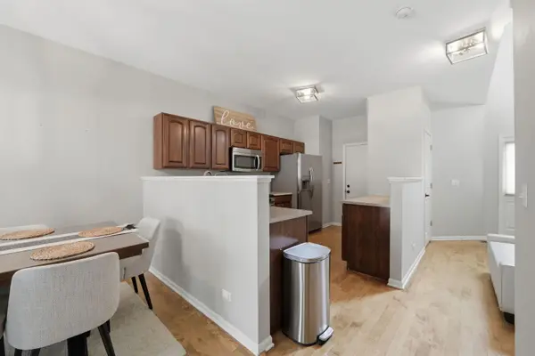 201 Nicole DR #C, South Elgin, IL 60177