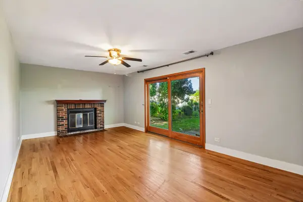 702 Buffalo CIR, Carol Stream, IL 60188