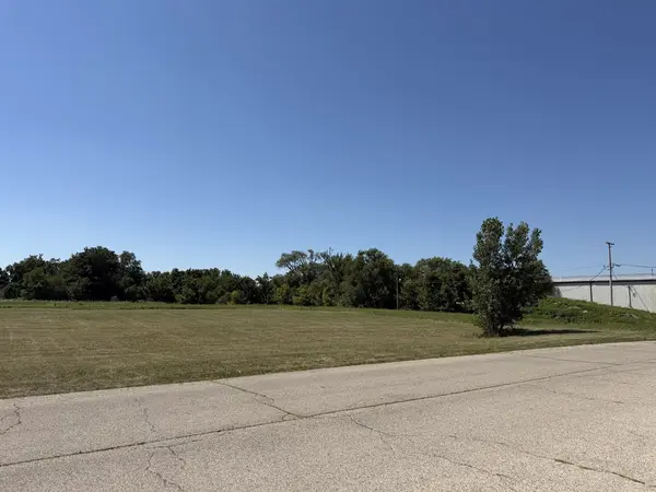 353 S Division ST, Harvard, IL 60033
