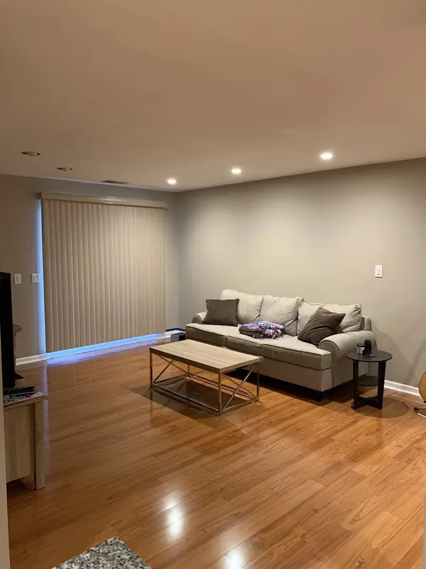 815 Leicester RD #214A, Elk Grove Village, IL 60007