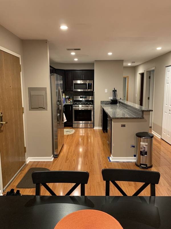 815 Leicester RD #214A, Elk Grove Village, IL 60007