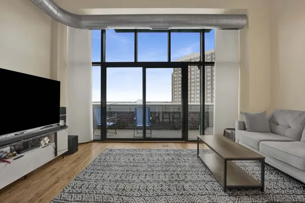 1645 W Ogden AVE #718, Chicago, IL 60612
