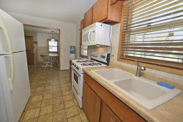 1104 N 29th RD, Utica, IL 61373
