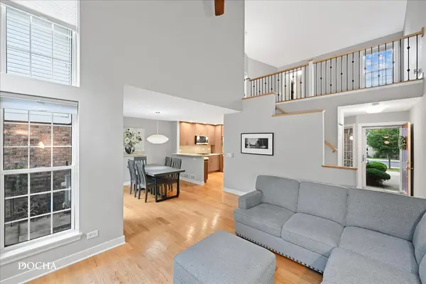 708 Citadel DR, Westmont, IL 60559