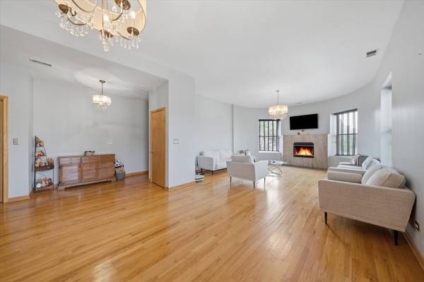 Address not disclosed, Chicago, IL 60615