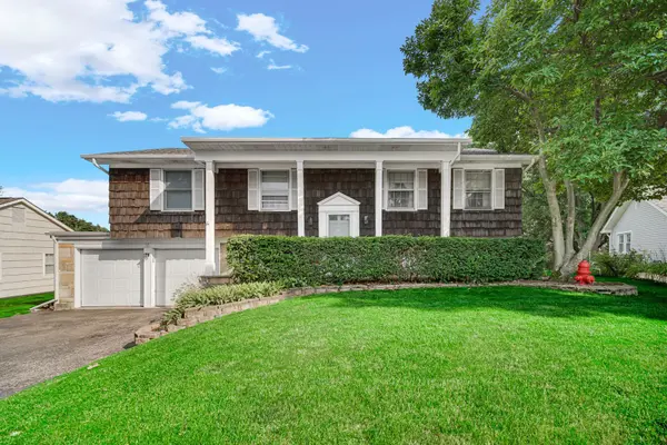 12 Regent CT, Buffalo Grove, IL 60089