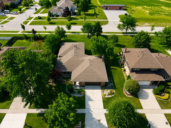 8955 Linden DR, Tinley Park, IL 60487