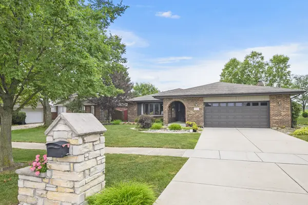 8955 Linden DR, Tinley Park, IL 60487