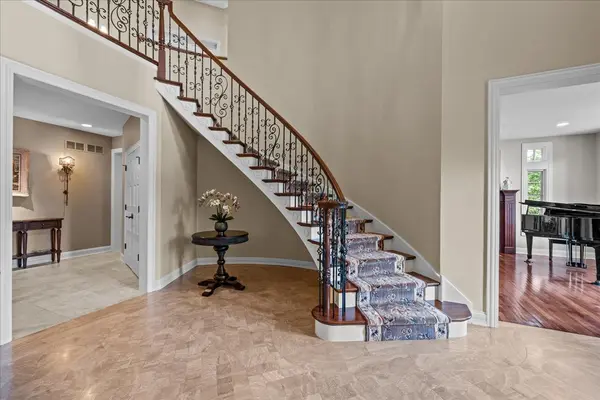 1690 Tallgrass LN, Lake Forest, IL 60045