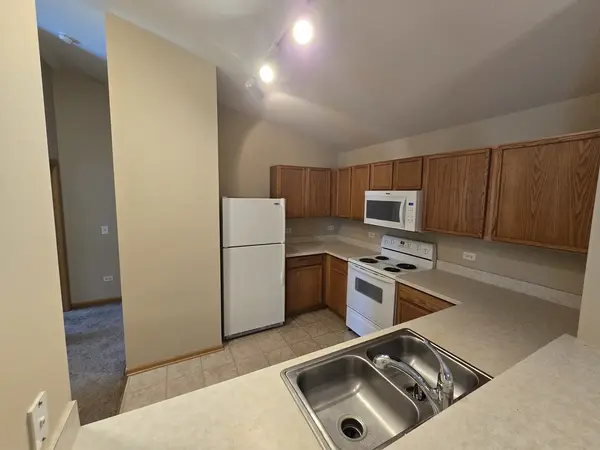2027 SILVERSTONE DR #2027, Carpentersville, IL 60110