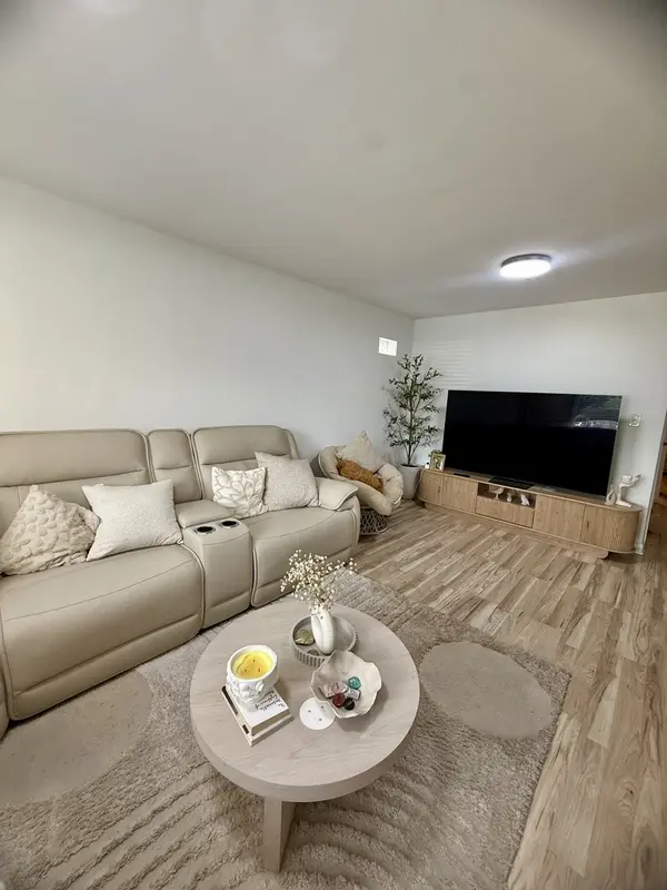 2308 Oakton ST #1, Park Ridge, IL 60068