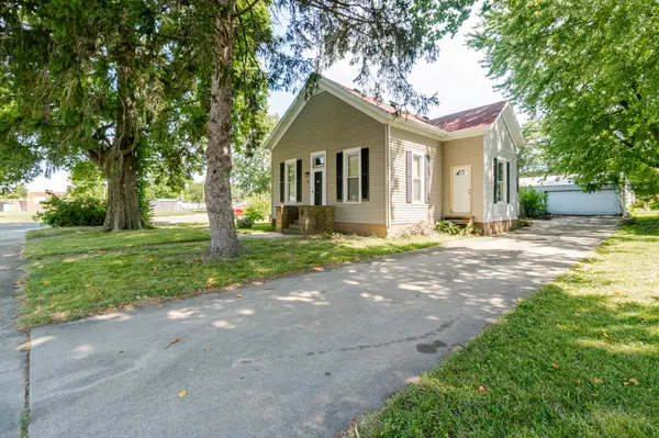 105 7th ST, Lincoln, IL 62656