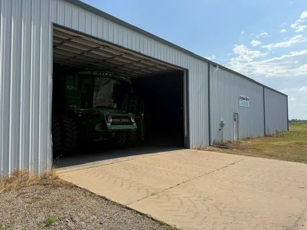 405 S Teeter ST, Oakland, IL 61943