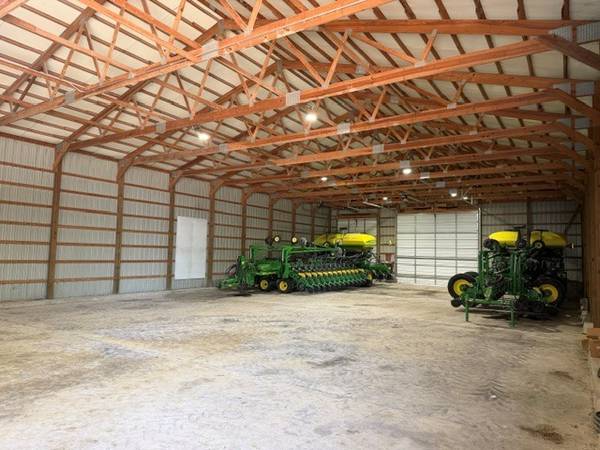 405 S Teeter ST, Oakland, IL 61943