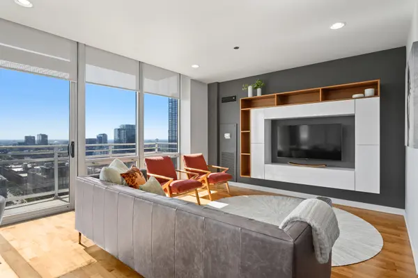 737 W Washington BLVD #2210, Chicago, IL 60661