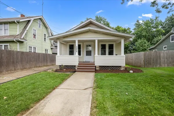 1006 S 4th ST, Aurora, IL 60505