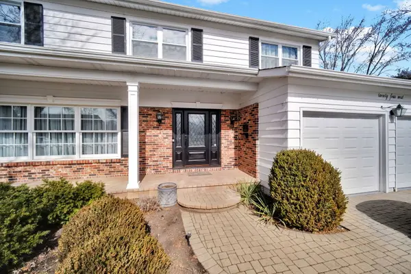 24 W Berkley DR, Arlington Heights, IL 60004