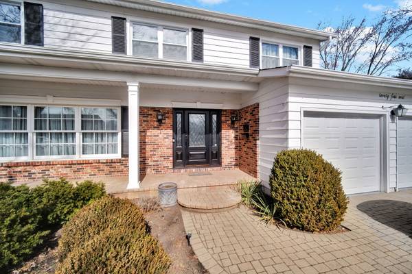24 W Berkley DR, Arlington Heights, IL 60004