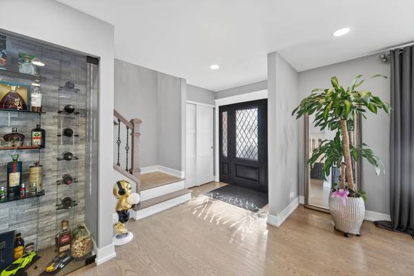 24 W Berkley DR, Arlington Heights, IL 60004
