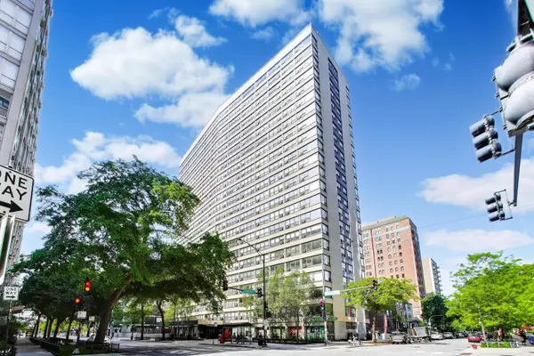 2930 N Sheridan RD #702, Chicago, IL 60657