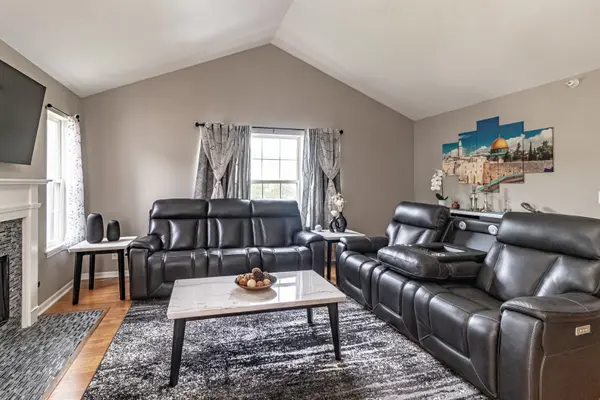 1228 Orleans DR, Mundelein, IL 60060