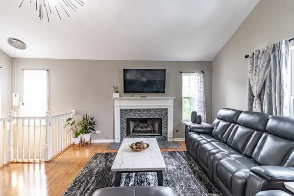 1228 Orleans DR, Mundelein, IL 60060