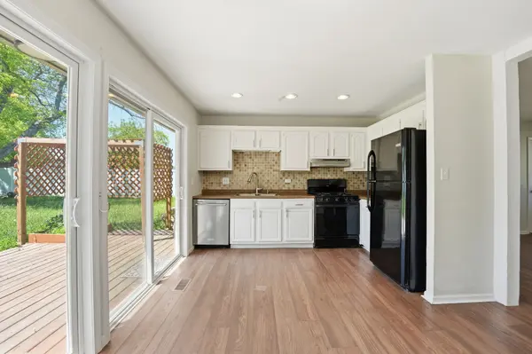 1151 Leawood DR, Elgin, IL 60120