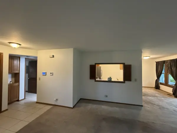 266 Greensboro CT #5, Elk Grove Village, IL 60007