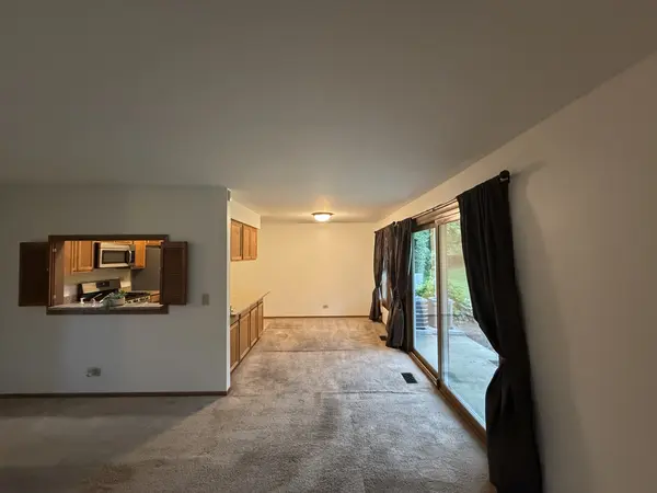 266 Greensboro CT #5, Elk Grove Village, IL 60007