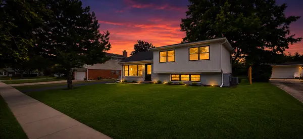 1707 W Martin LN, Mount Prospect, IL 60056