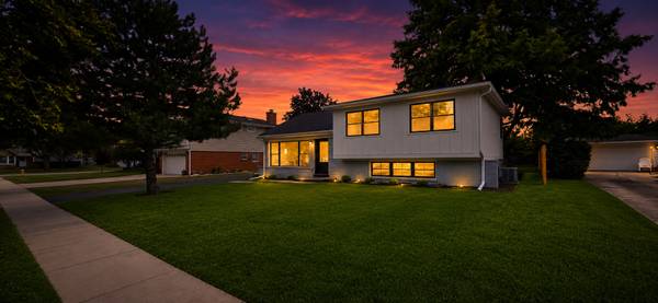 1707 W Martin LN, Mount Prospect, IL 60056