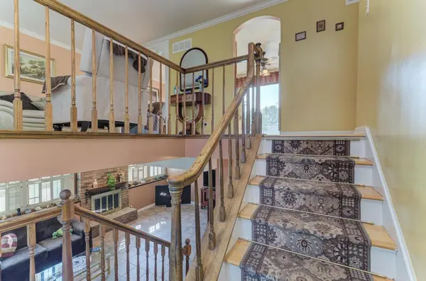 260 Cunningham LN, Bloomingdale, IL 60108