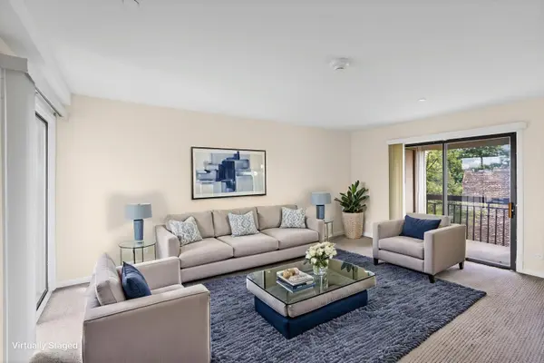 2216 Country Club DR #24, Woodridge, IL 60517
