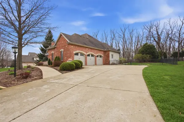 1501 Ridgefield DR, Mahomet, IL 61853