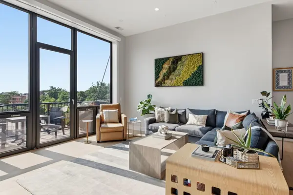2405 W Iowa ST #402, Chicago, IL 60622
