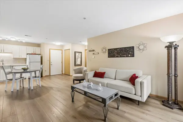 605 Barrington AVE #332, East Dundee, IL 60118