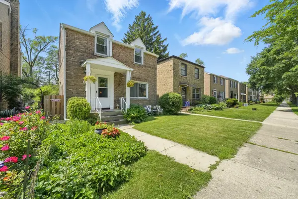 3831 Kirk ST, Skokie, IL 60076